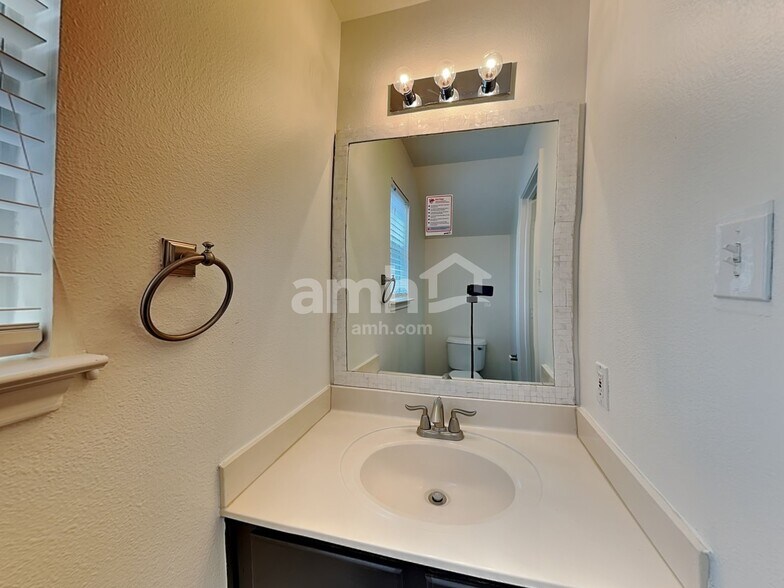 Building Photo - 6702 Sandy Point Dr