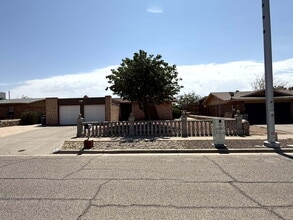 Building Photo - "Charming 4-Bed Oasis with 2  Baths in El ...