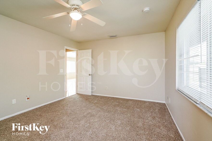 Building Photo - 4104 SW 7th Ave