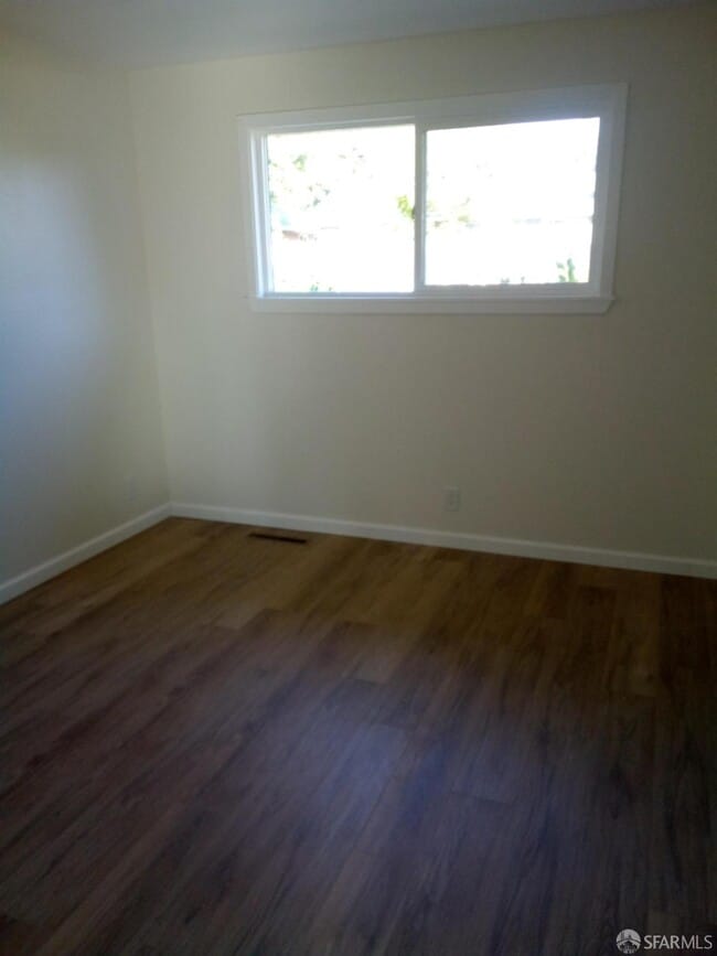 Building Photo - 3948 Majestic Dr