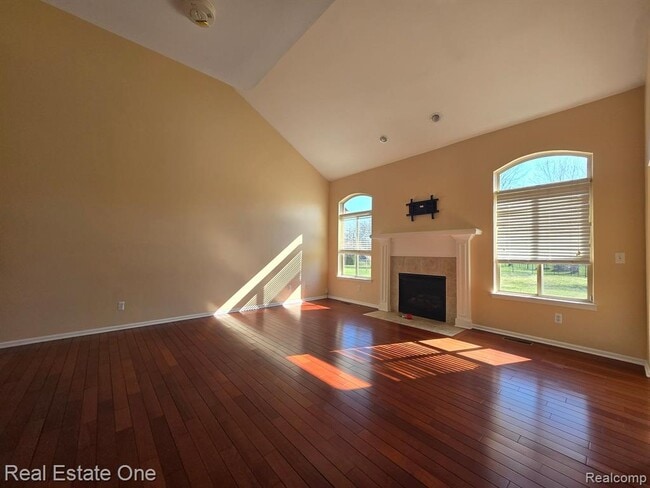 Building Photo - 42510 Pinehurst Dr