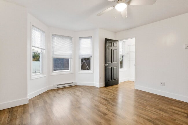 Building Photo - Welcome home to this newly renovated 2 bedroom top floor apartment