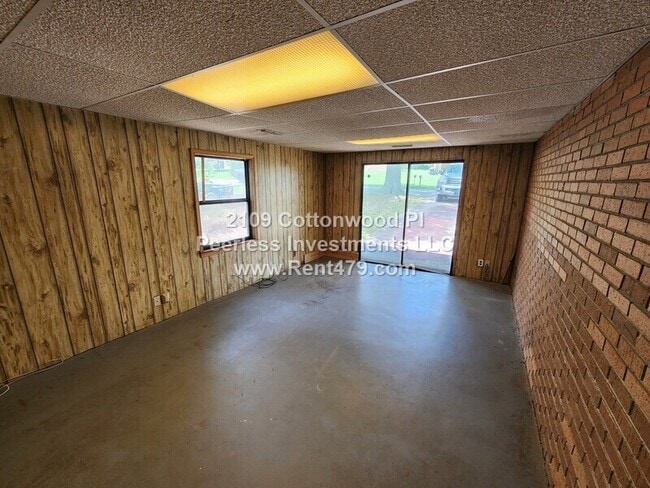 Building Photo - 2109 Cottonwood Pl