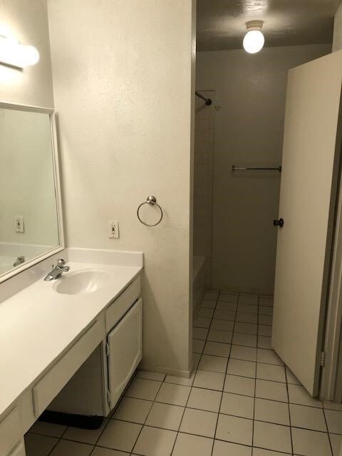 Building Photo - 18119 Twin Creek Dr