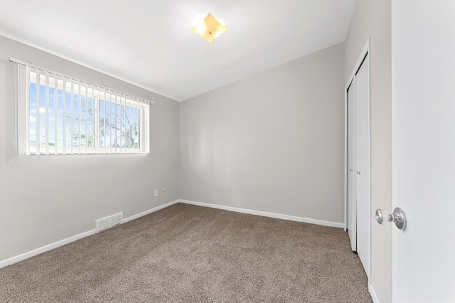 Building Photo - 24575 Kelly Rd