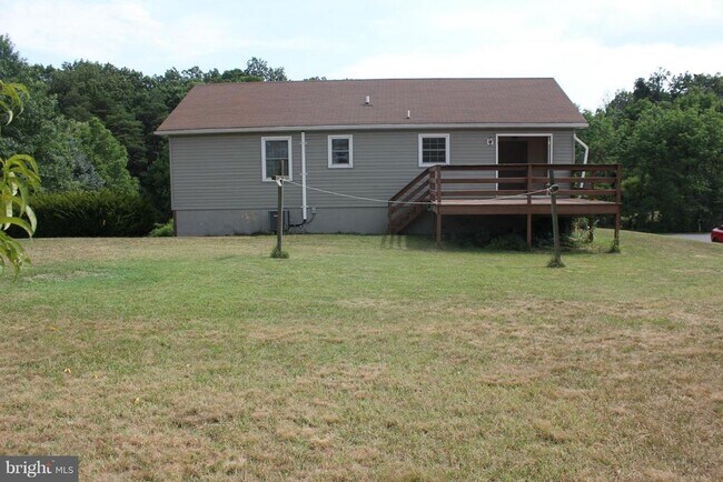 Building Photo - 209 Lakeside Dr