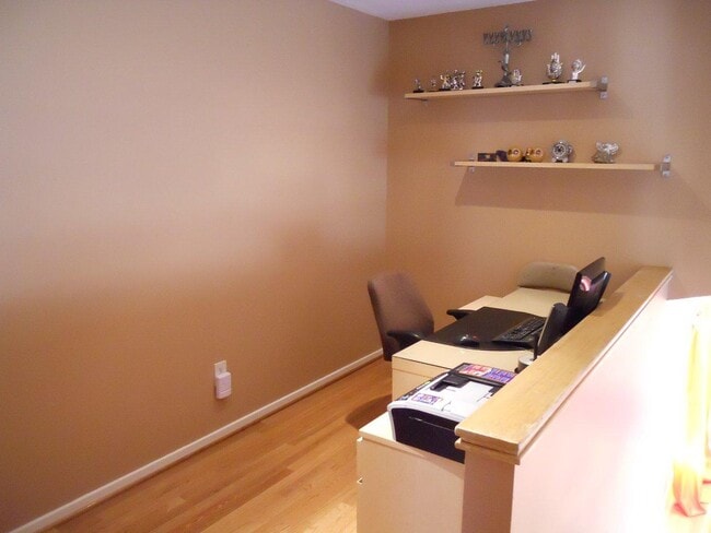 Building Photo - 10040 Stonemill Rd