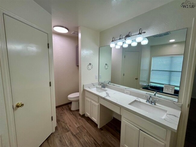 Building Photo - 5008 Bayberry Dr