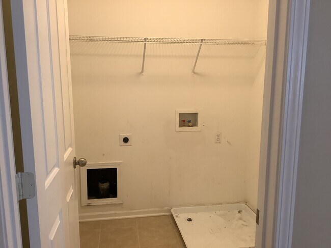 Building Photo - 11 Knoll Ridge Dr