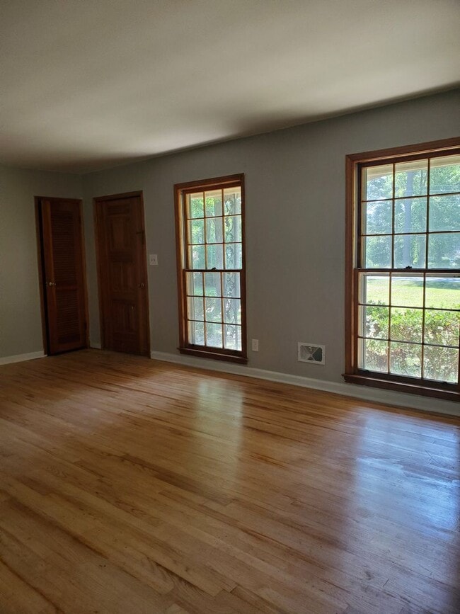 Building Photo - 218 Brookwood Dr