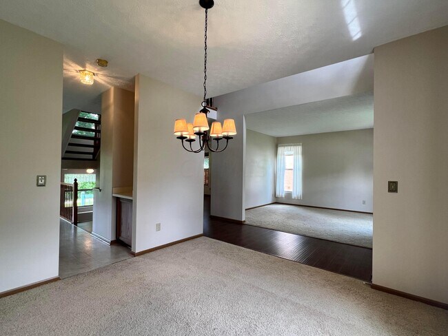 Building Photo - 758 N Starr Dr