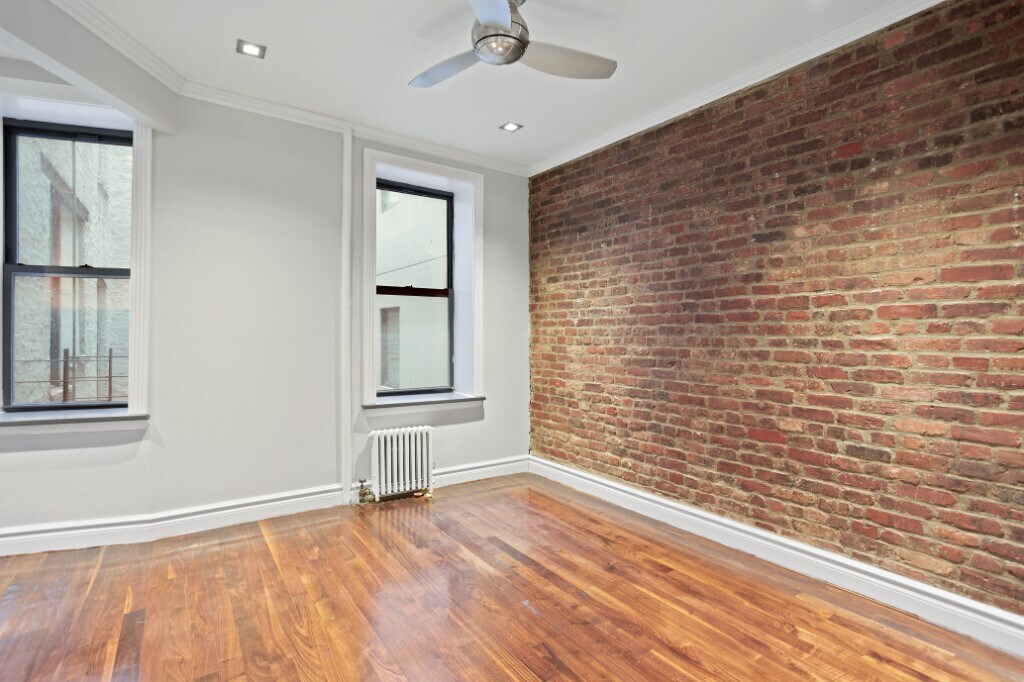 Building Photo - 432 E 13th St