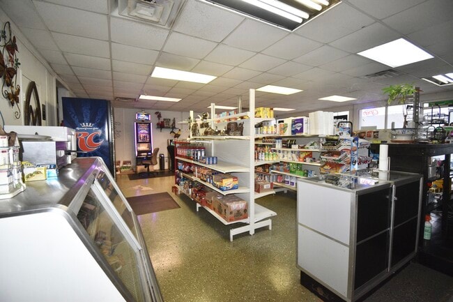 Building Photo - 3204 Ferndale Dr