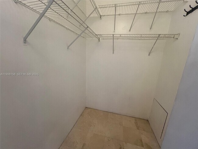 Building Photo - 888 Brickell Key Dr