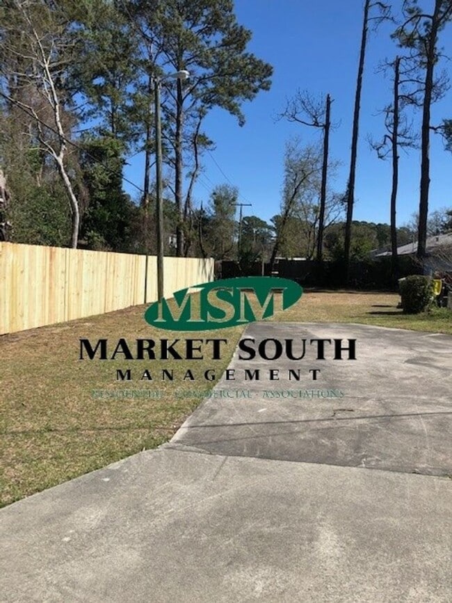 Building Photo - ~~Convenient location on Savannah's Souths...