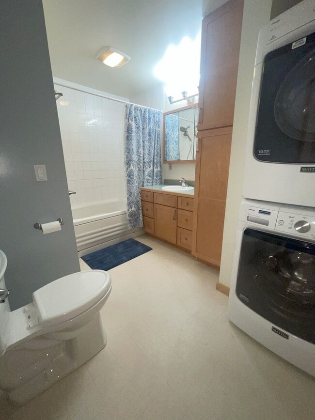 Building Photo - Beautiful 2-bedroom 1.5-bathroom home