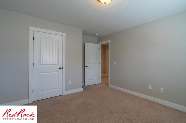 Building Photo - 4 Bedroom Spacious St. George Home with Large Backyard