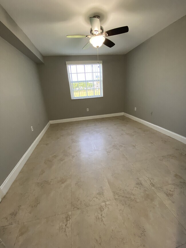 Building Photo - 2820 N Oakland Forest Dr