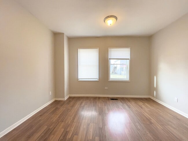 Building Photo - PRELEASING for AUGUST! Pet-Friendly 4BR Walk to Ball State, in unit Washer/dryer and hardwood flo...