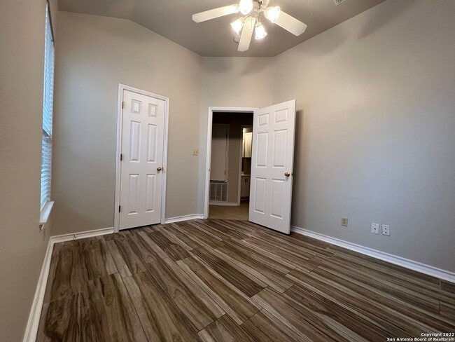 Building Photo - 2 Bedroom 2 Bath with Garage