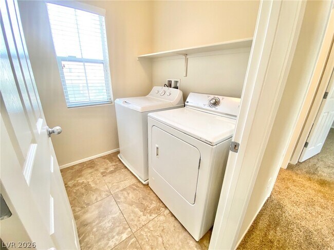 Building Photo - 1015 Maple Pines Ave