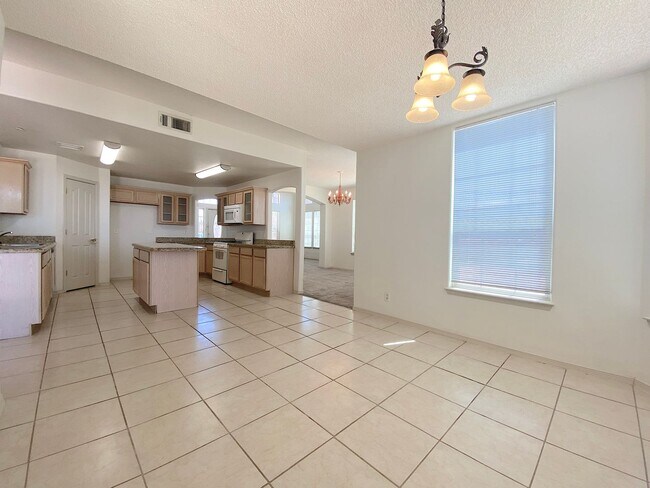 Building Photo - West El Paso LARGE 4bed/3.5bath 3 Car Garage Home-VIEWS!