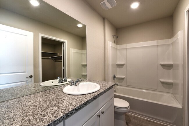 Building Photo - NEAR GOLF COURSE  |  3 BEDROOMS  |  2 BATH...