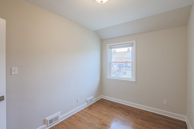 Building Photo - 3 Bedroom Complete Rehab