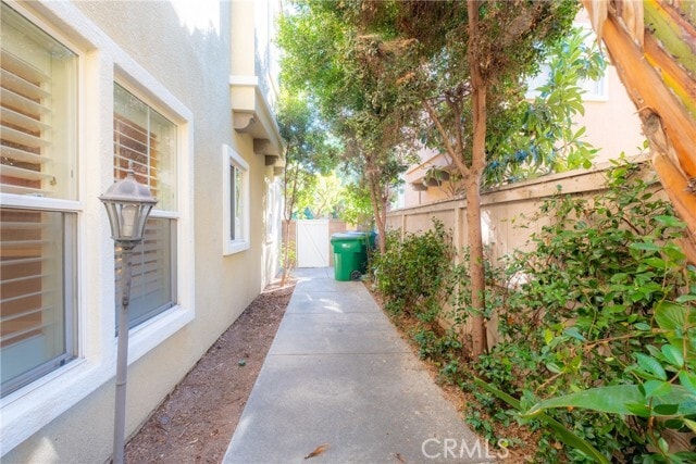 Building Photo - 25 Periwinkle