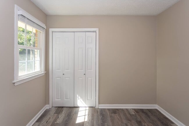 Building Photo - Welcome to this beautiful newly renovated 3-bedroom brick ranch!