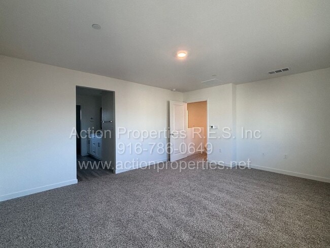 Building Photo - Amoruso Ranch Roseville: Brand new Solar DR Horton 4 Bedroom 2.5 Bath, Open Floor Plan,