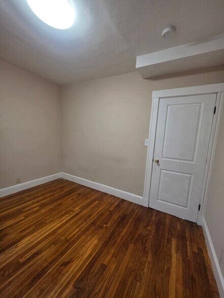 Building Photo - 14 Vera St