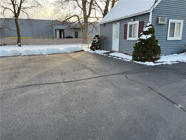 Building Photo - 1101 Broadway St