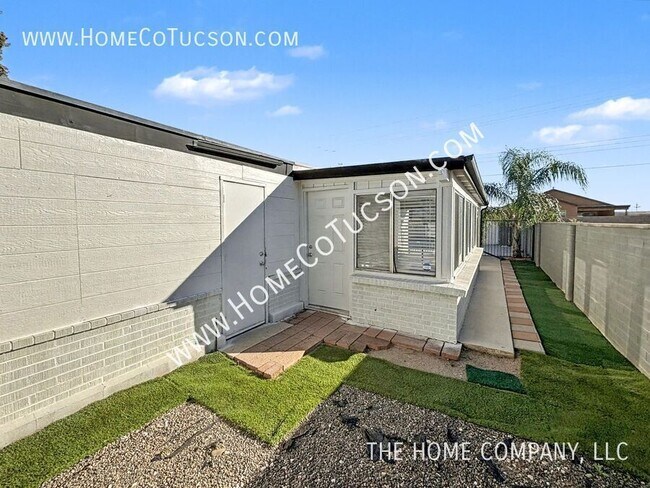 Building Photo - 8548 E Beverly St