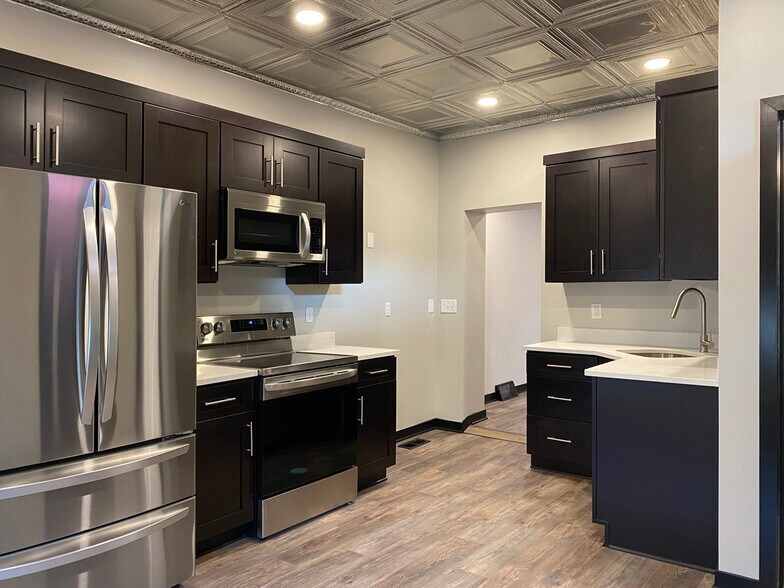 Tin Top 1 - Kitchen - 2416 E Carson St