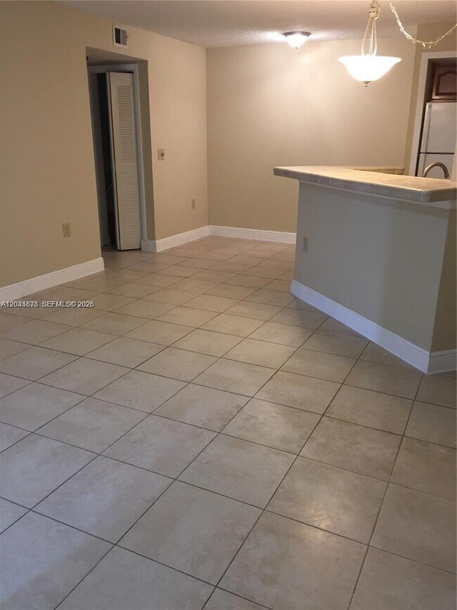 Building Photo - 12870 Vista Isles Dr