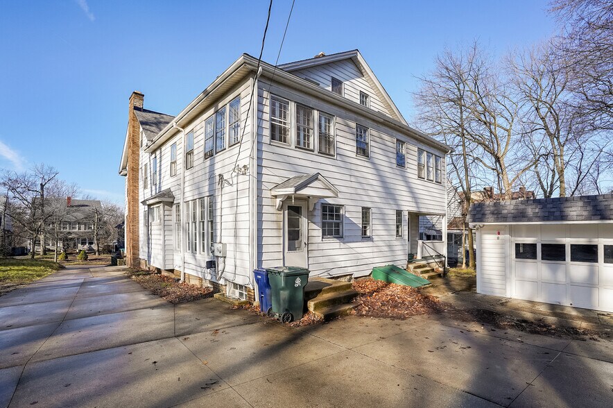 Building Photo - 2341 S Overlook Rd