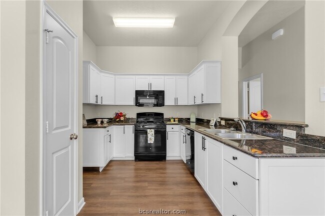 Building Photo - 240 Fieldstone Pl