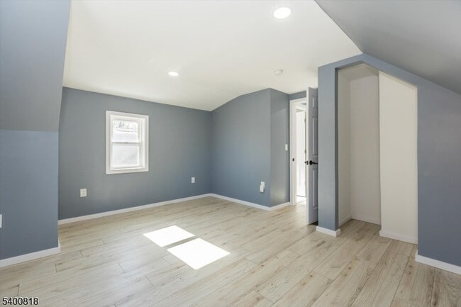 Building Photo - 1 Pine Ct