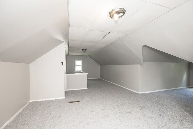 Building Photo - 3 BED 1 BATH BEAUTIFUL SINGLE FAMILY HOME ...