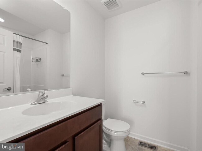 Building Photo - 415 Bodkin St