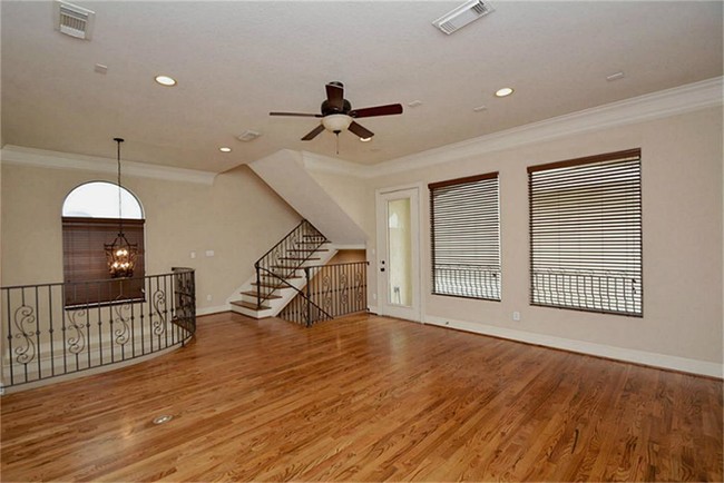Building Photo - 6310 Hamman St