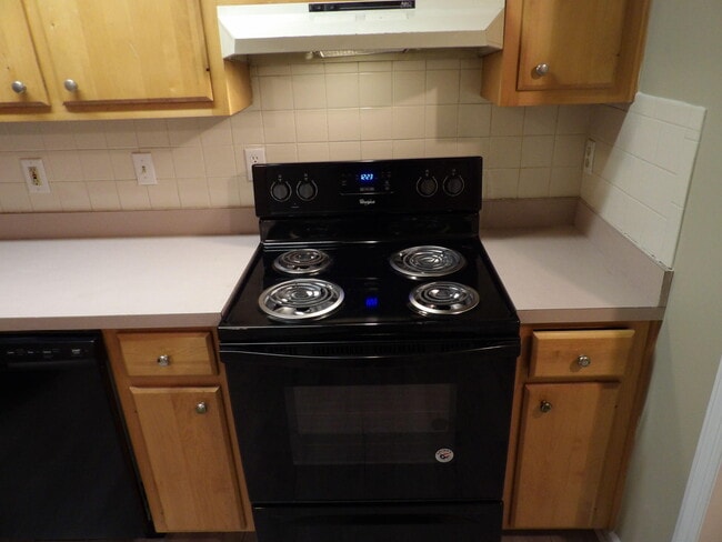 Building Photo - 244 Meadowview Dr