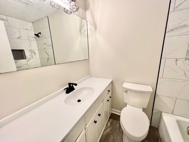 Hall Bath 1 - 2474 Barnes Crossing Rd