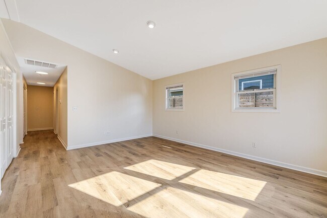 Building Photo - Newly-Updated 3-Bedroom Home in West Ashev...