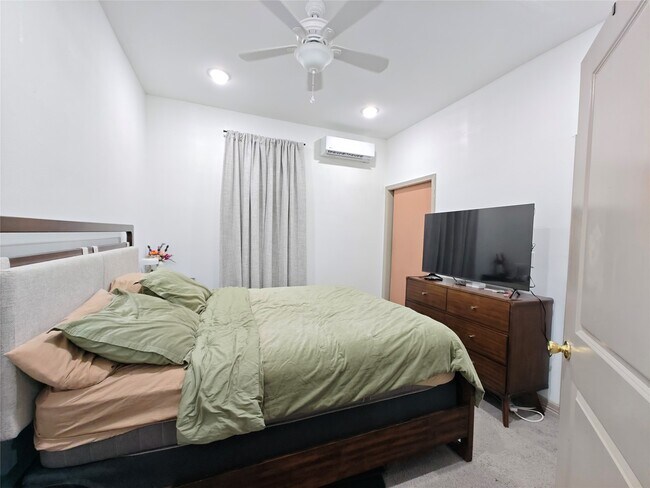 Building Photo - 1217 Campbell St