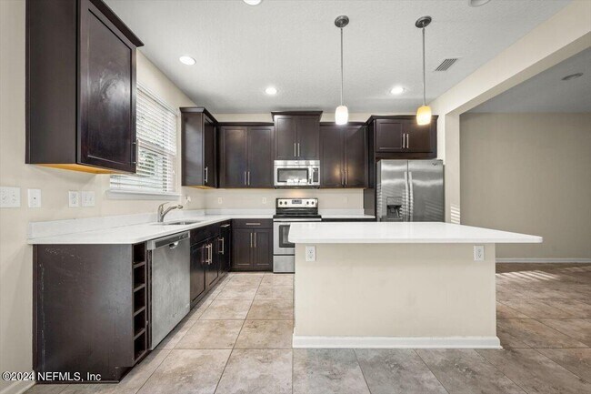 Building Photo - 215 Richmond Dr