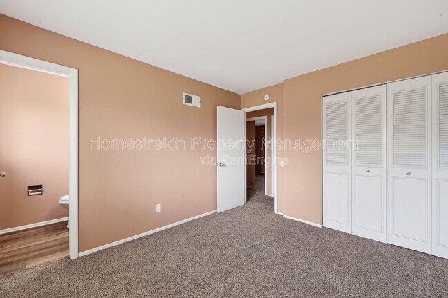 Building Photo - 1310 Petite Dr