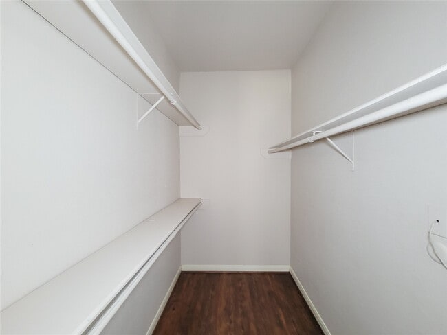 Building Photo - 2255 Braeswood Park Dr