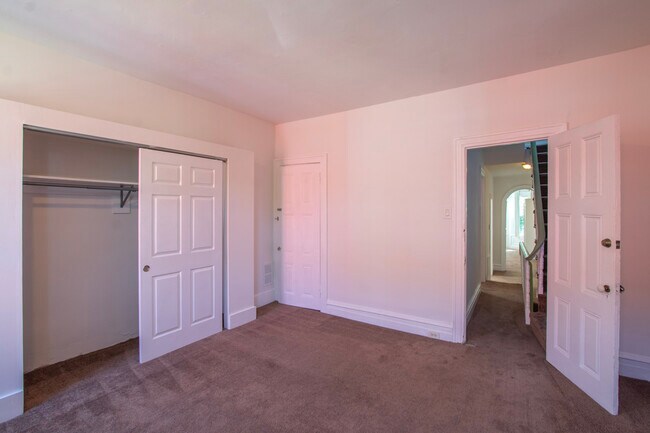 Building Photo - 2039 N Gratz St